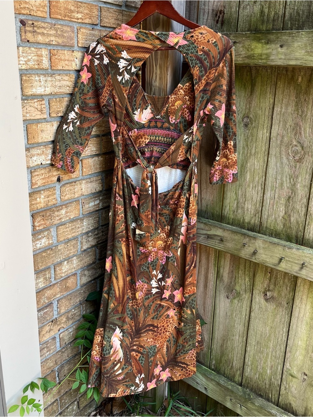 FARM Rio Olive and Rust Floral Jungle V‑Neck Midi Dress - Picture 2 of 4